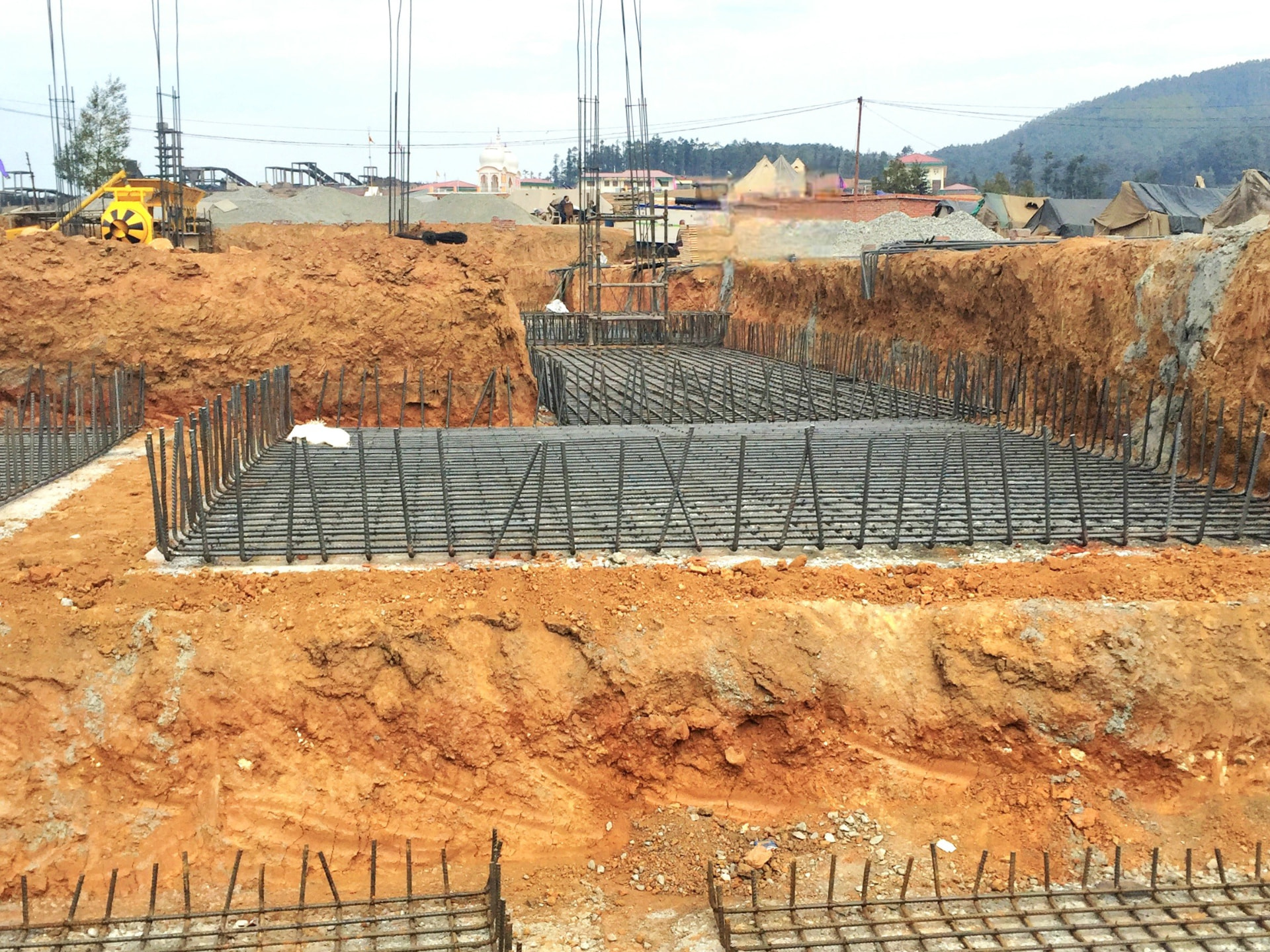 Raft foundation reinforcement in excavation at the I.T.B.P. barracks site